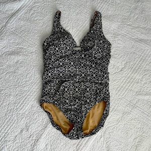 Lands End one piece bathing suit like new
